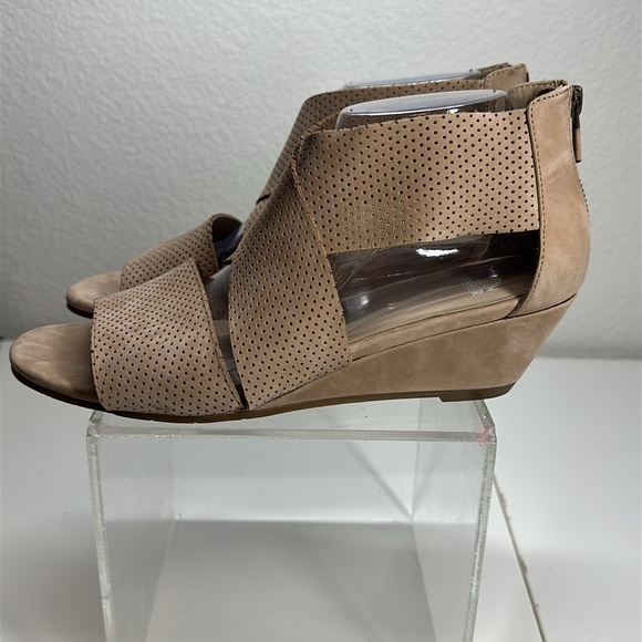 Eileen Fisher Kes Beige Perforated Wedge Sandals - Picture 3 of 8